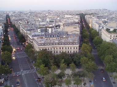 Avenidas con Montmartre al fondo