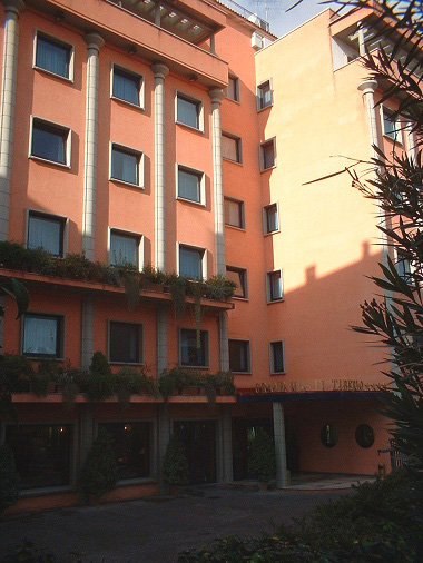 Entrada del Hotel Tiberio
