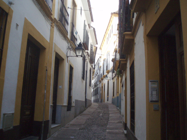 Walking by the streets of Cordoba's city center