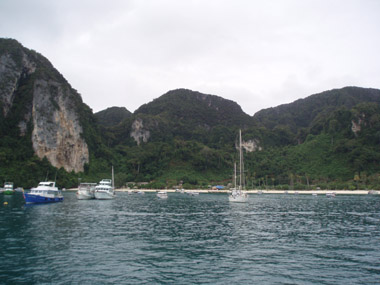 Tonsai Bay desde el mar