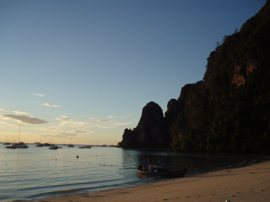 Amanecer en Tonsai Beach, Phi Phi