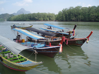 Barcas en Phang Nga