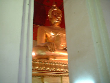 Buda in Wat Phra Sin Bophit