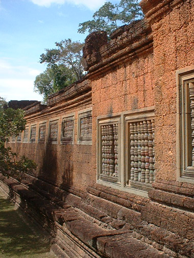 Muro exterior de Banteay Samre
