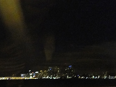Vistas nocturnas de Miami desde el taxi