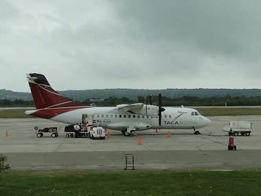 Avión de TACA para vuelos domésticos en Guatemala