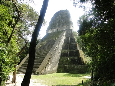 Templo V en Tikal