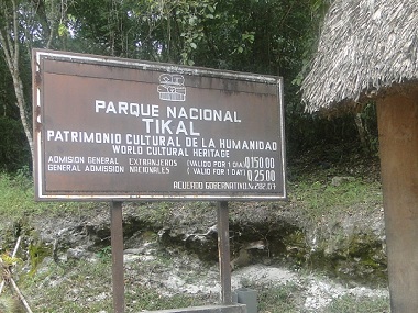 Entrada al Parque Nacional de Tikal