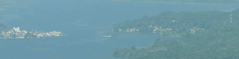 Isla de Flores en el lago Petén Itzá