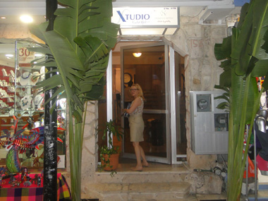 Entrance to Xtudio Comfort Hotel