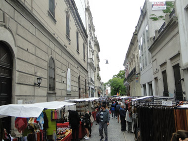 Mercado de artesana de la Plaza Dorrego