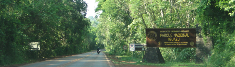 Camino del aeropueto a Puerto Iguaz