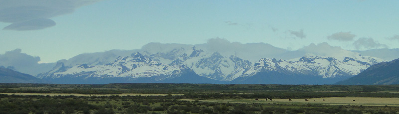 Vista del Lago Argentino y Los Andes