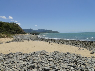 Playa de la costa volviendo hacia Cairns