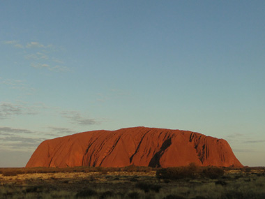 Cambio de color de Uluru con la puesta de sol