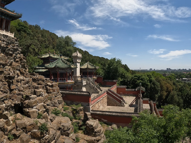 Climbing to the tower of the Summer Palace