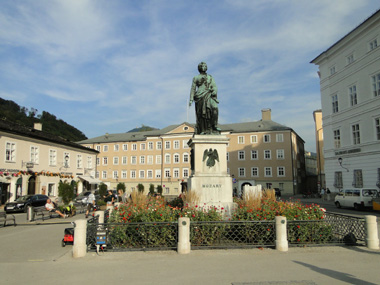 Mozartplatz in Salzburgo