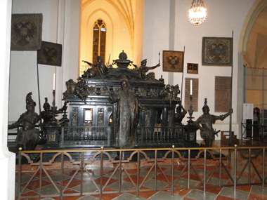 Cenotafio del emperador Luis IV en la Catedral de Munich