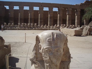 Avenida de las esfinges en Karnak