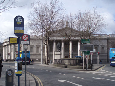 College Street, con el Banco de Irlanda al fondo