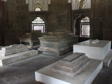 Inside Isa Khan's Tomb