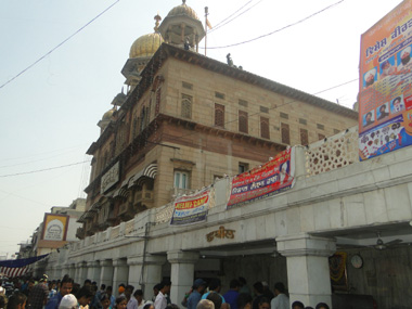 Temple Gurudwara Sis Ganj Sahib in Chandni Chowk