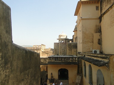 Way to Amber Fort exit