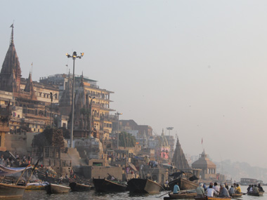 Vistas de Manikanika desde el Ganges