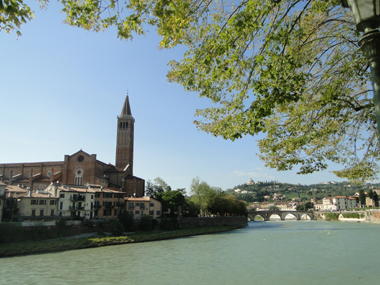 Vistas del ro Arno en Verona