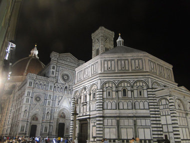 Baptisterio y Duomo de noche