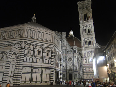 Baptisterio y Duomo de noche