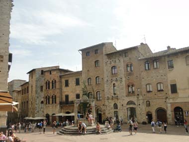 Piazza della Cisterna en San Gimigniano
