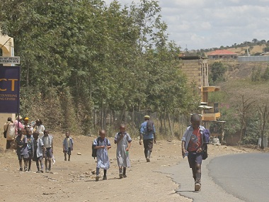 Niños volviendo del colegio