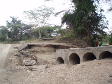Puente roto camino de Masai Mara