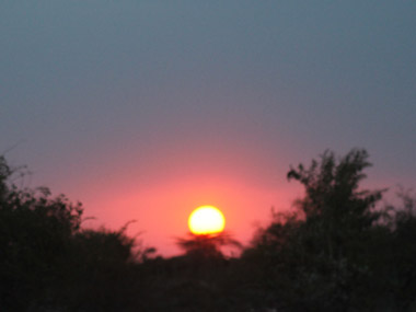 El sol se pone camino de Masai Mara