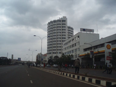 Kenyatta Avenue en el centro de Nairobi