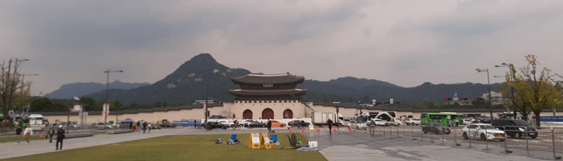 Gate to Gyeongbokgung Palace