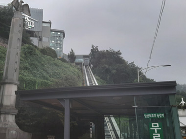 Ascensor a la terminal del funicular de Namsan