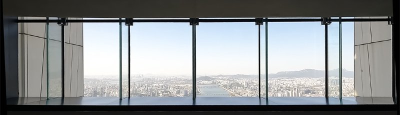 View after the screen iat the top of LOTTE Tower