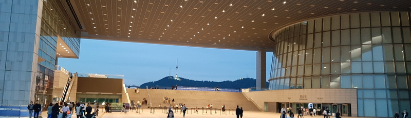 Museo Nacional de Corea por la noche