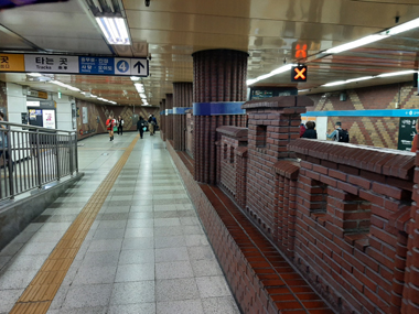 Metro en la Estacin de Seul