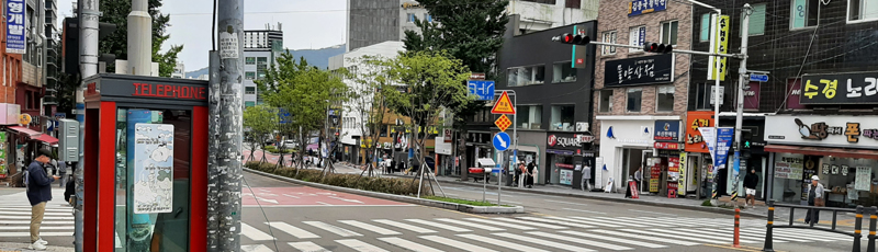 Waiting for the bus in Busan