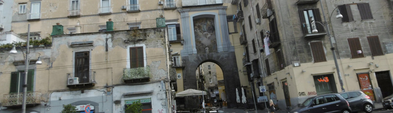 Porta San Genaro en Plaza Cavour
