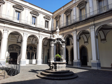 Patio del Complejo Monumental San Lorenzo Maggiore