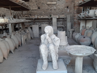 Moldes de yeso devctimas de Pompeya