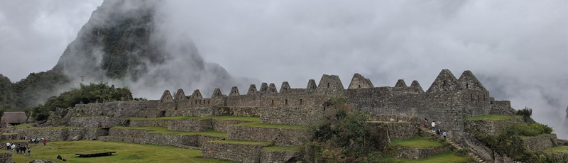 Explorando Machu Picchu
