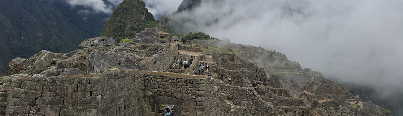 Entrando a la ciudad en Machu Picchu