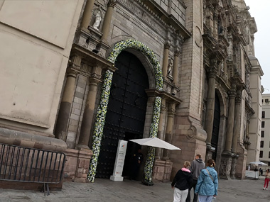 Entrada de la Catedral de Lima