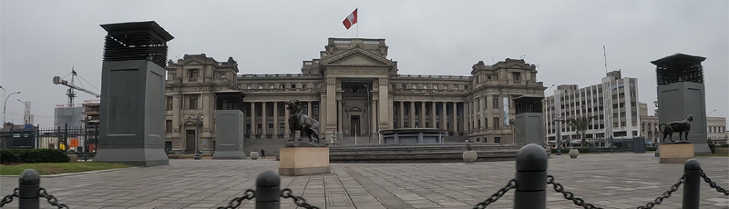 Palacio de Justicia desde el taxi