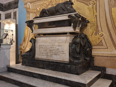 Tumba de Pizarro en la Catedral de Lima